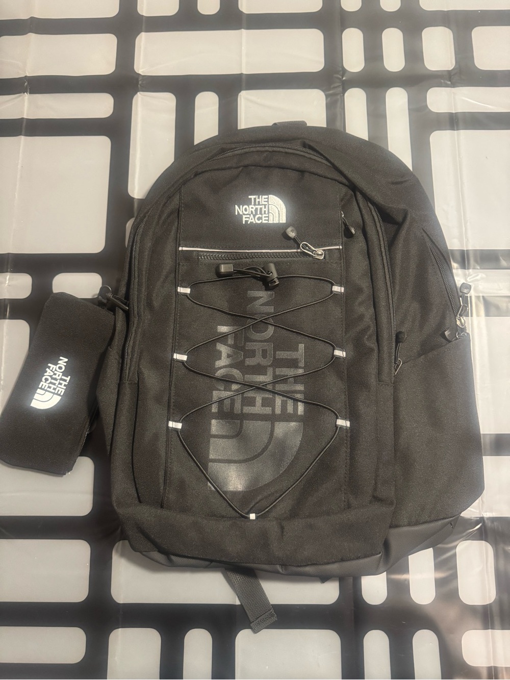 (BRAND NEW) The North Face Unisex Black Backpack with Front Bungee